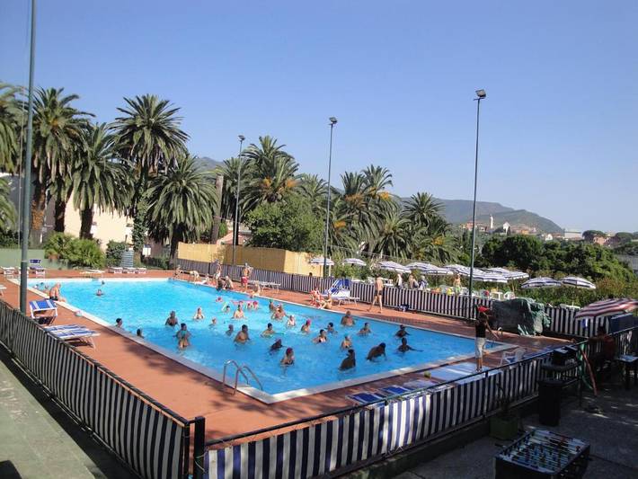 Camping für 6 Personen, mit Garten und Pool, kinderfreundlich an der Ligurische Küste