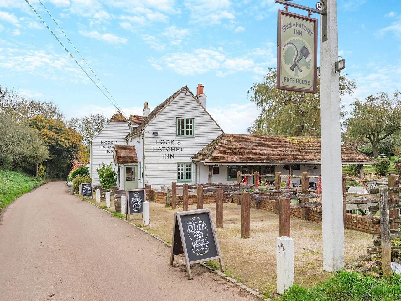 Hook & Hatchet - Uk48201 in Hollingbourne, Kent