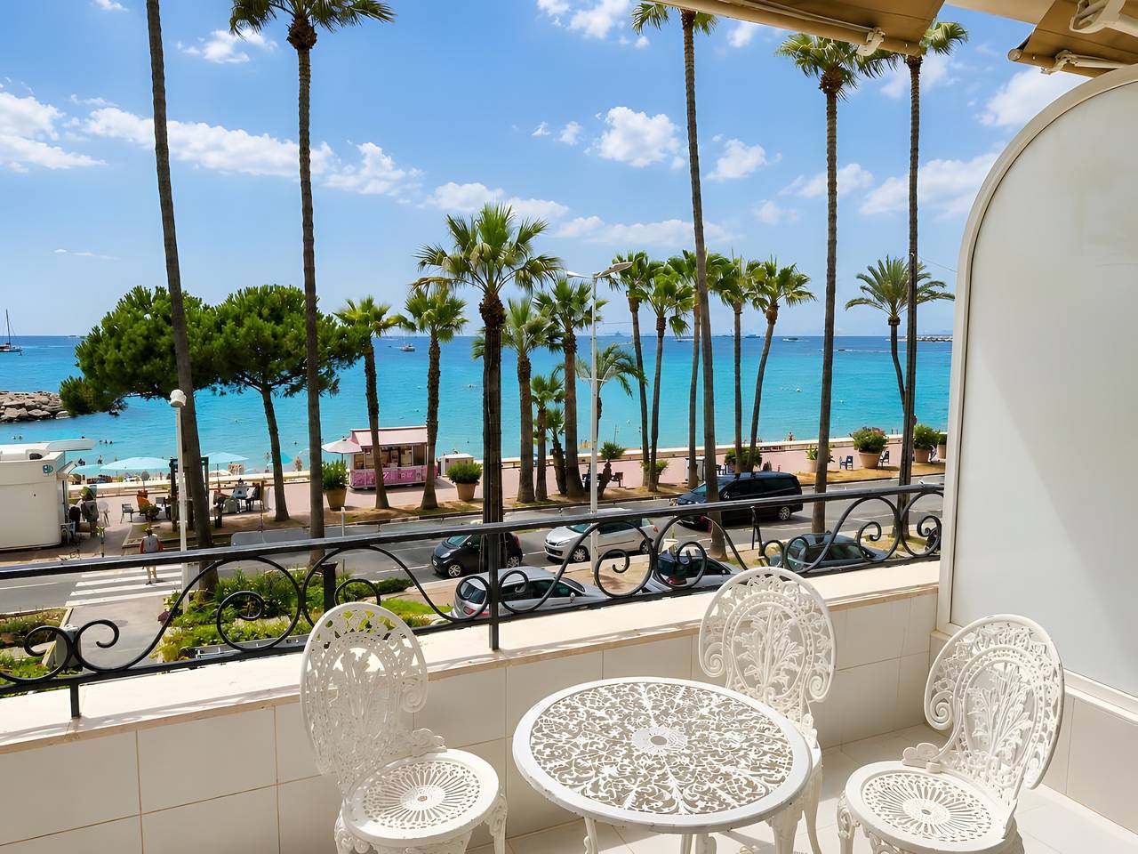 Entire apartment, "Sea View on La Croisette" Apartment with Balcony and Wi-Fi in Cannes, Mediterranean Coast (France)