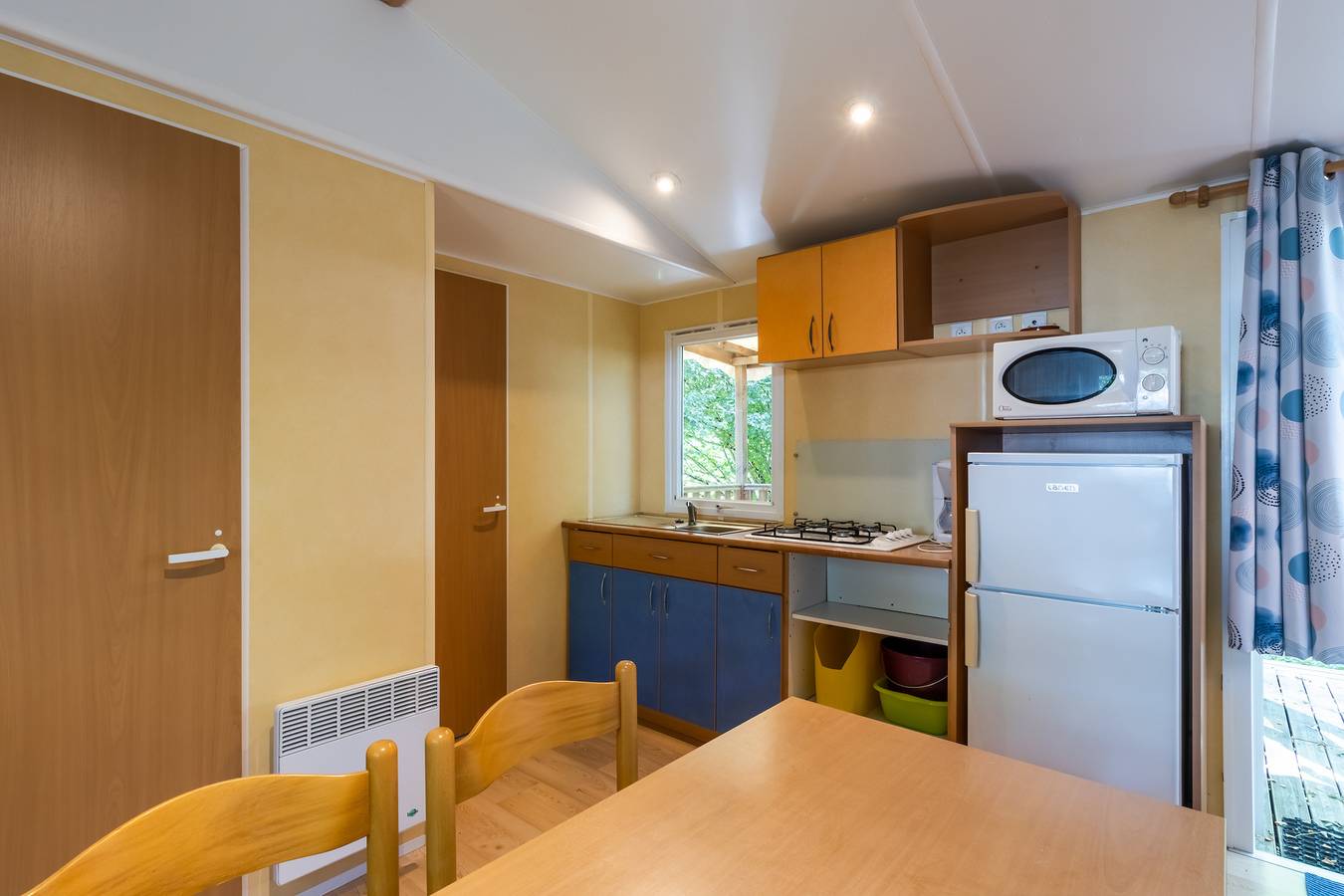 Mobile Home 'La Clairière' with Shared Pool, Private Terrace and Wi-Fi in Saint-Pompont, Périgord Noir