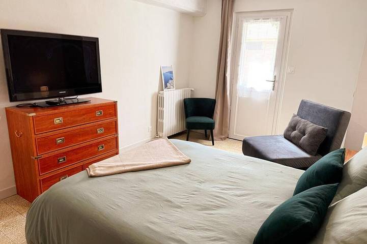 Gîte pour 6 personnes, avec jardin à Villeny - 4