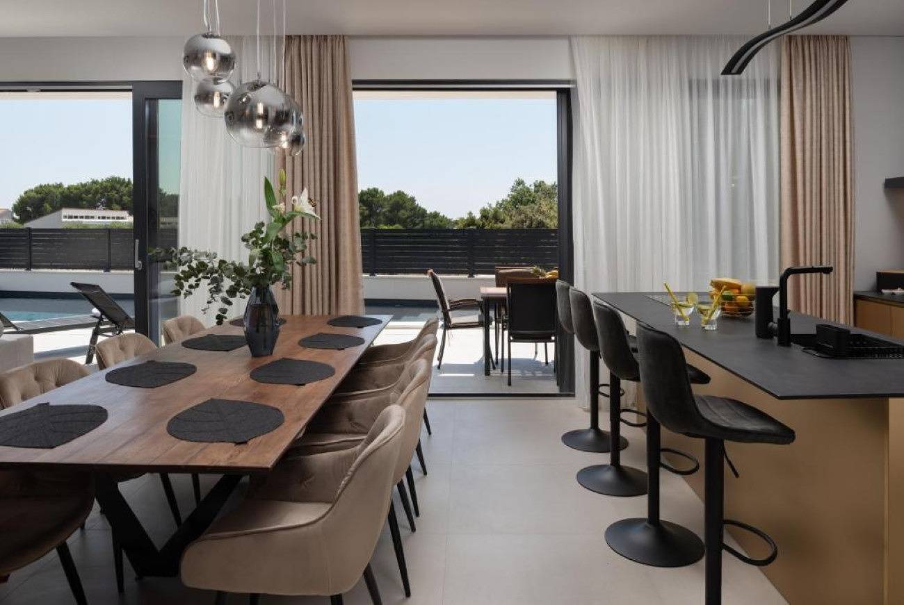 Villa Barbara with heated pool in Pakostane, Zadar