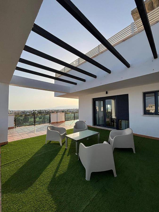 Apartamento de vacaciones para 4 personas, con jardín además de piscina y vistas - 1