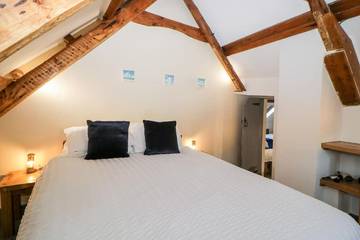 Holiday Home for 4 People in Plymouth, South West England, Photo 2