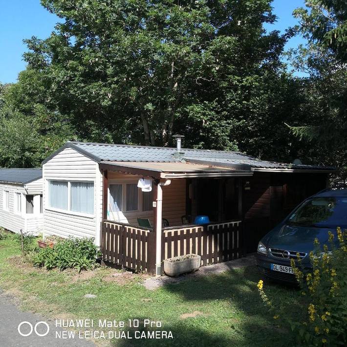 Camping pour 6 personnes, avec jacuzzi et piscine ainsi que sauna et terrasse