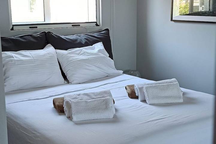 Location de vacances pour 6 personnes, avec terrasse et jardin dans Anavissos - 2