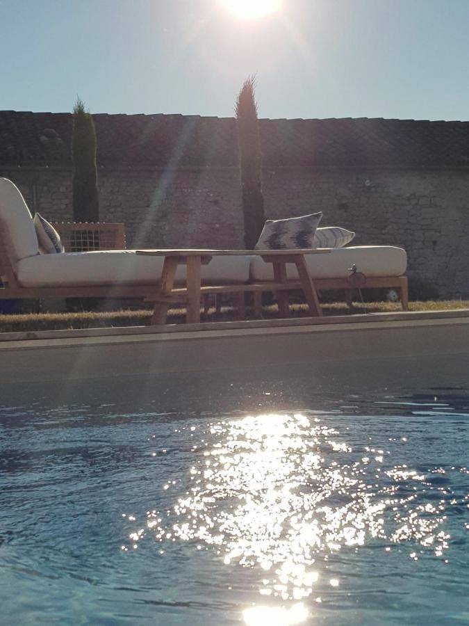 Gîte pour 2 personnes, avec vue ainsi que piscine et jardin, adapté aux familles à Gond-Pontouvre - 3