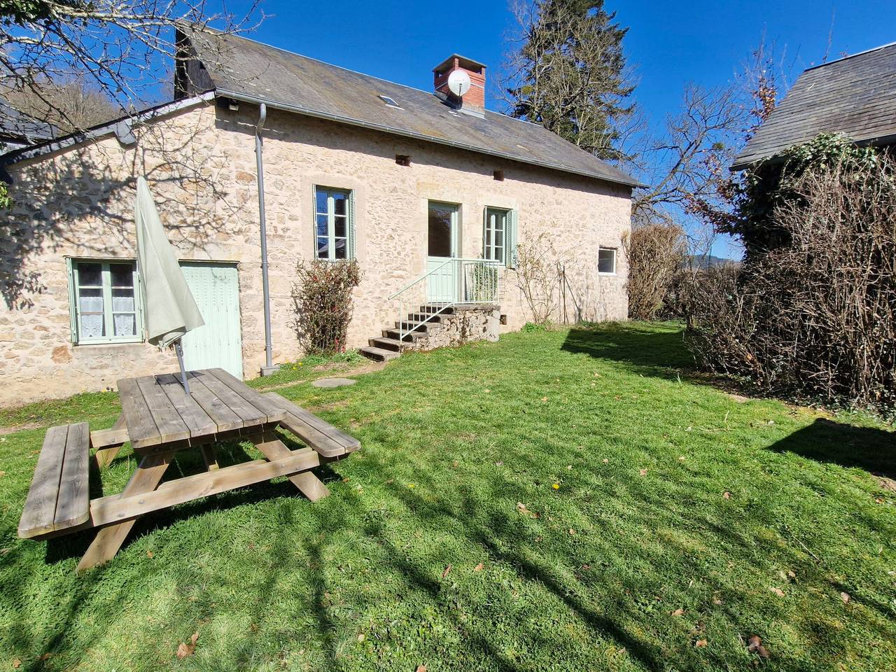 Casa rural con piscina interior climatizada y aparcamiento privado en Morvan in Corancy, Parque natural de Morvan
