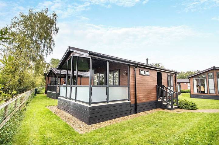Chalet for 2 people, with hot tub in Norfolk