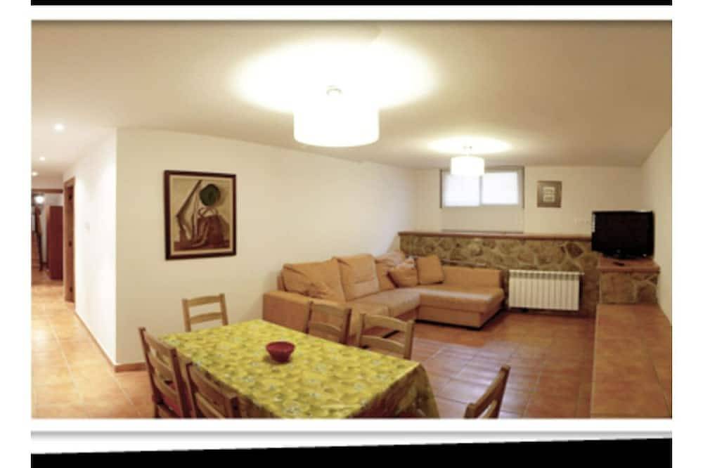 Valdebruna Ii and Gredos Houses in Navaluenga, Valle del Alberche