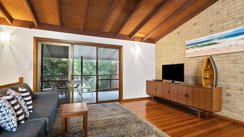 Holiday home for 10 people, with balcony in North Stradbroke Island