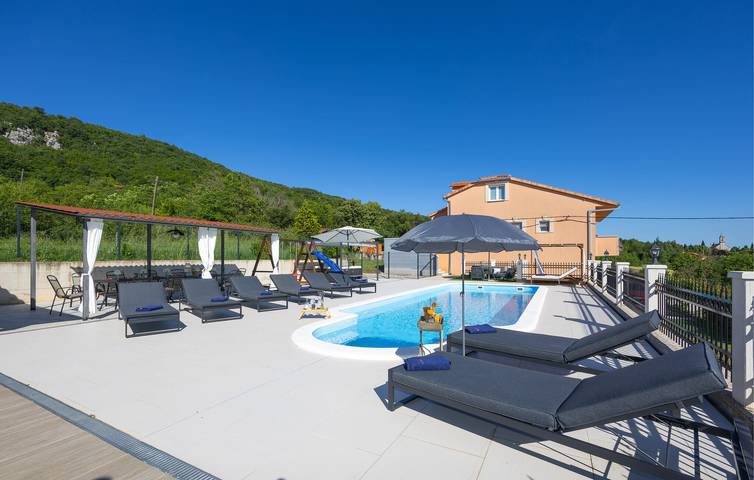 Modernes Apartment mit 2 Schlafzimmern und beheiztem Pool in der Nähe des Flusses Cetina in Bajagić, Dalmatinisches Zagora