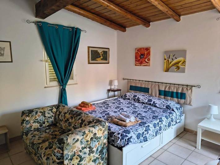 Agriturismo per 3 persone, con panorama e giardino nonché terrazza, con animali domestici in Augusta (Italy)