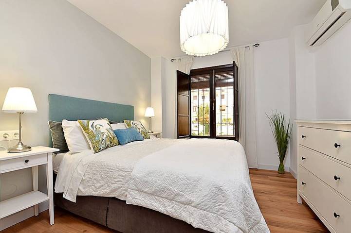 Entire apartment, Spacious quiet apartment 450 meters to the beach, huge patio, communal pool. in Torre del Mar, Vélez-Málaga