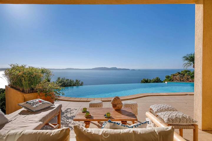 Appartement de vacances pour 8 personnes, avec piscine ainsi que terrasse et jardin