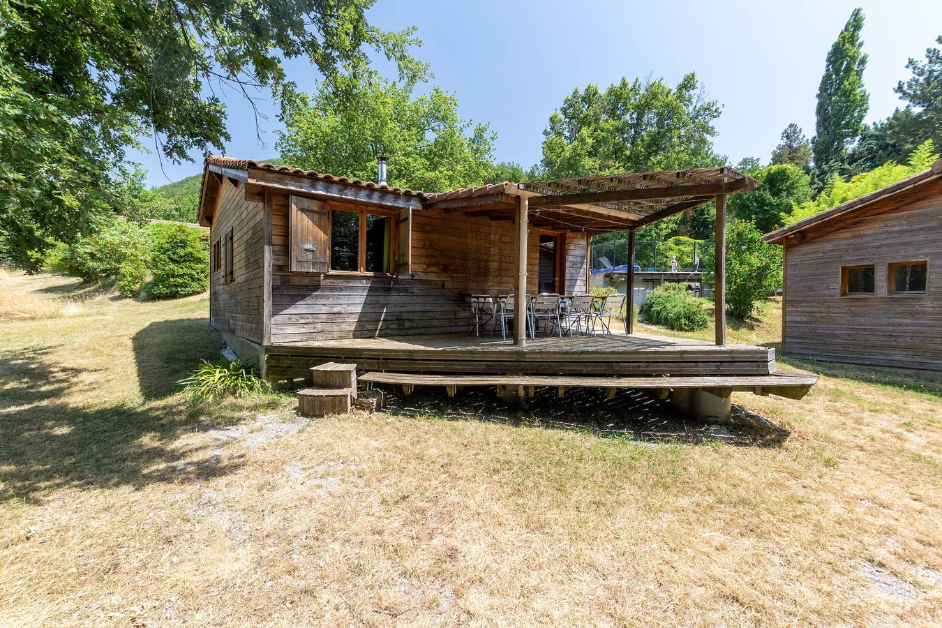 Chalet 'Blanc 8 Personnes' mit Balkon und Wi-Fi in Darbres, Ardèche