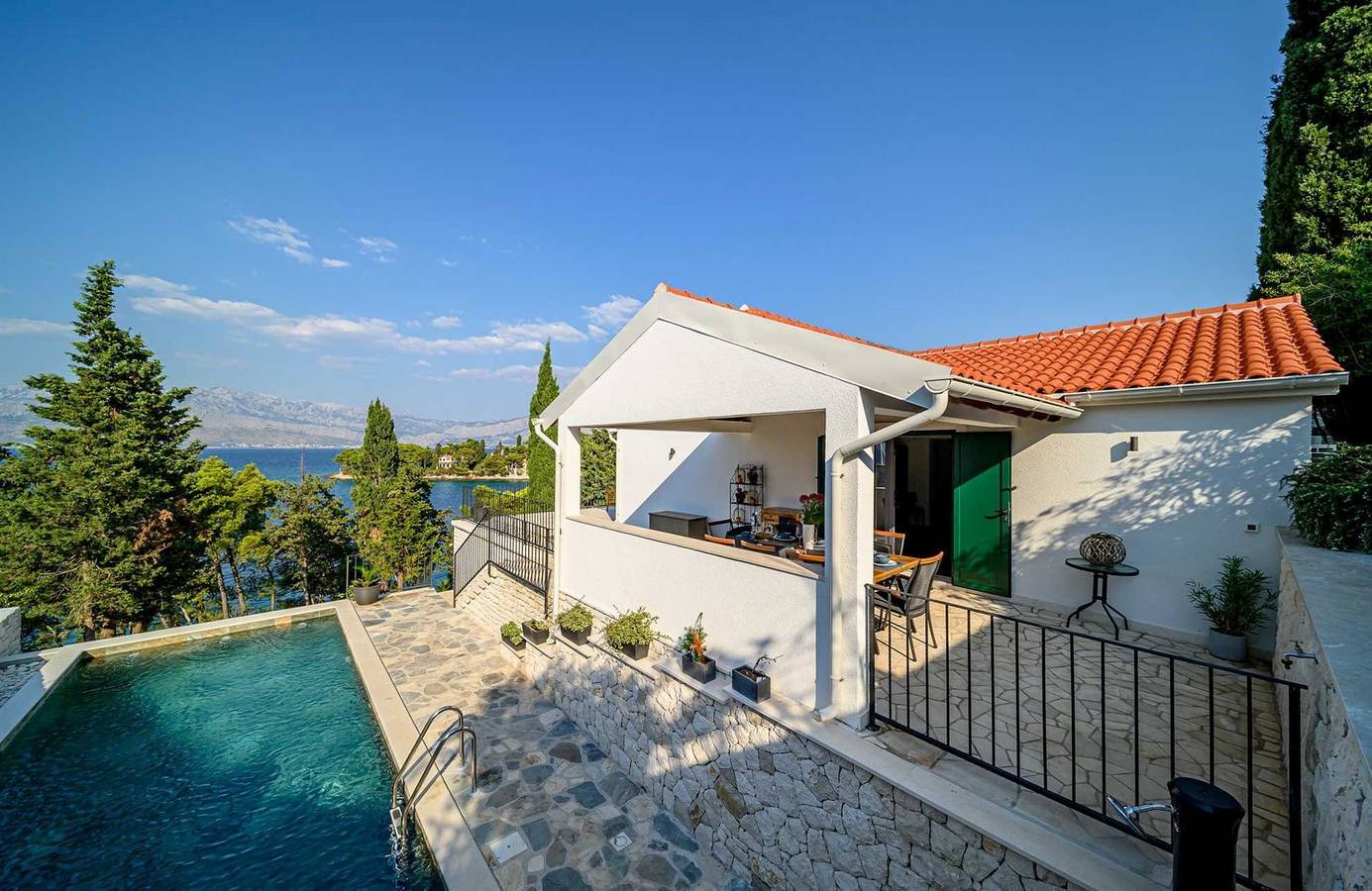 Villa Creativa with Heated Pool in Supetar, Brac