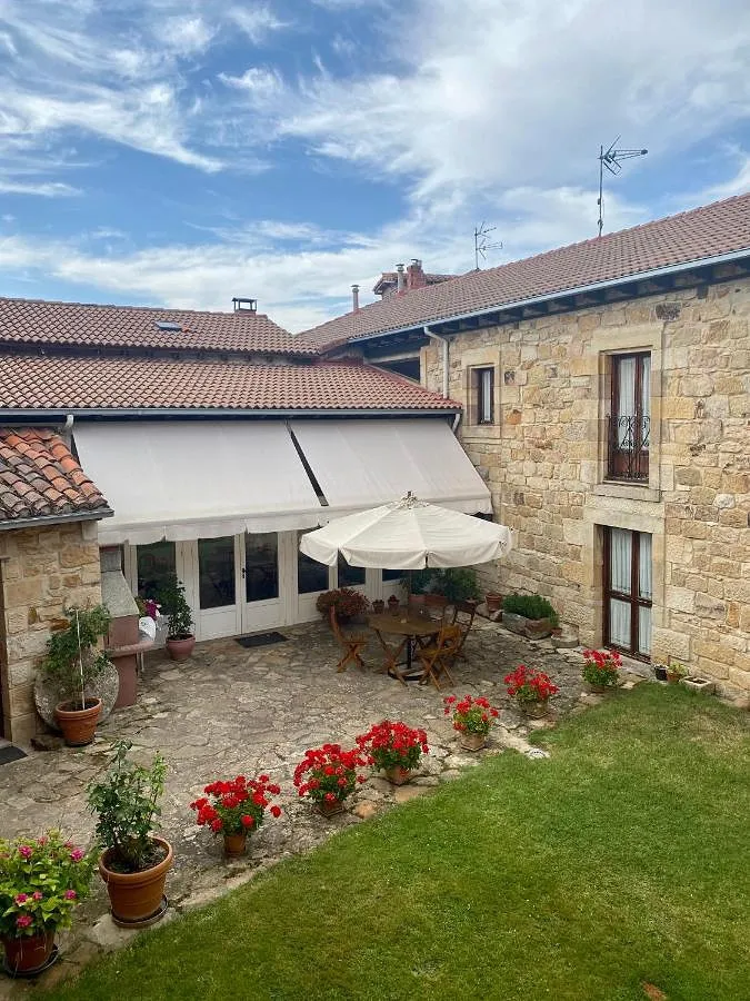 Alojamiento y desayuno para 4 personas, con vistas además de terraza y jardín - 1