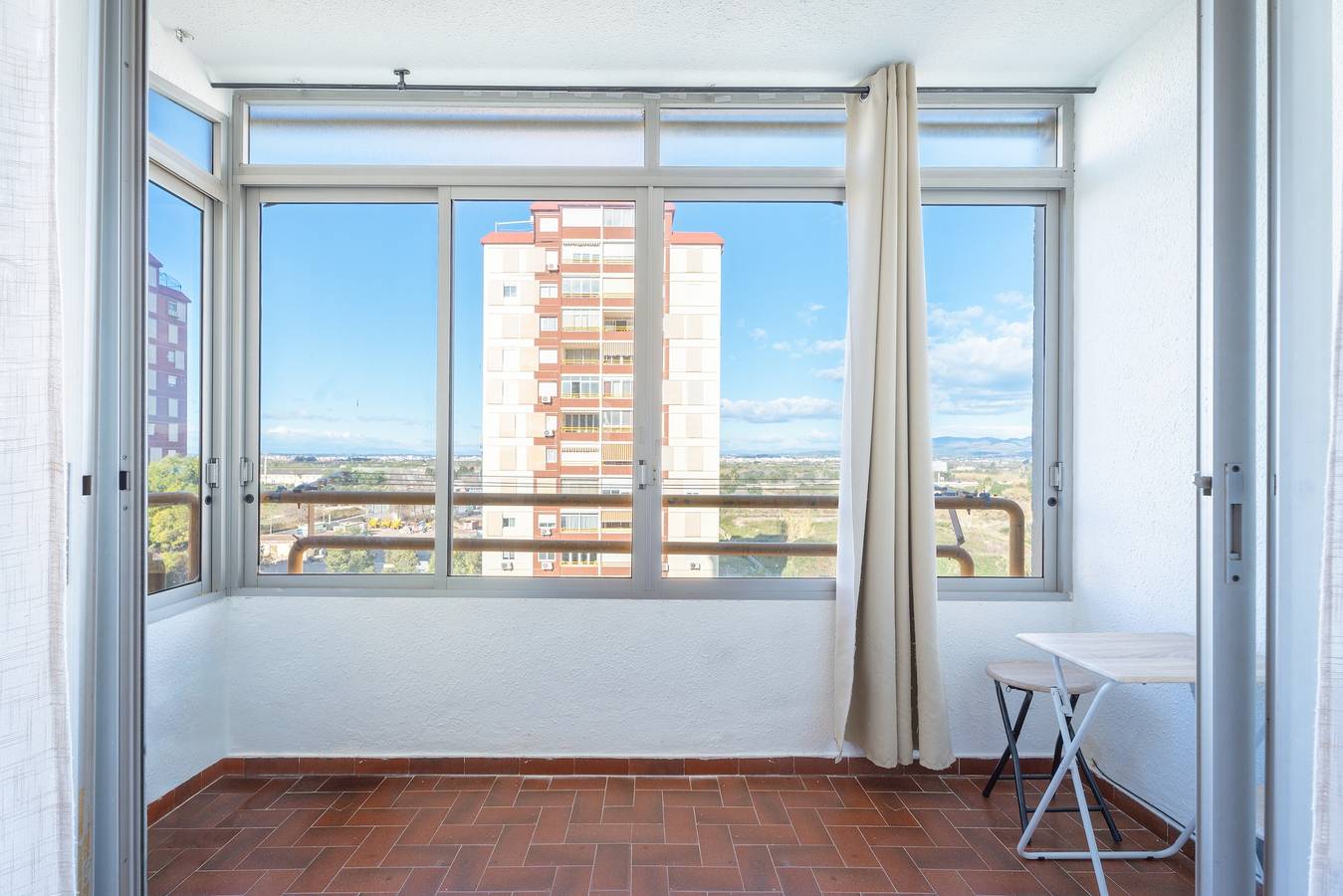 Apartamento entero, Apartamento 'Mabel' con piscina compartida, Wi-Fi y aire acondicionado in Playa Puebla de Farnals, Puebla de Farnals