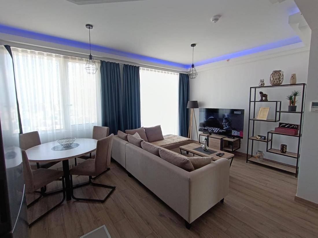 Ganze Wohnung, Luxus-Apartment mit Pool und Fitness im Preis inbegriffen in Skopje, Nordmazedonien
