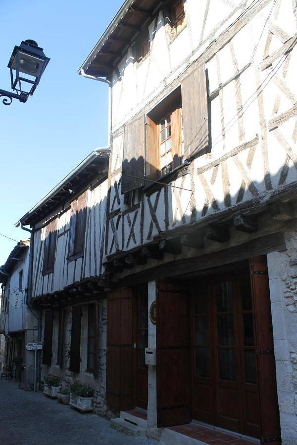 Appartement entier, Studio Apartment in Casteljaloux, Région de Nérac