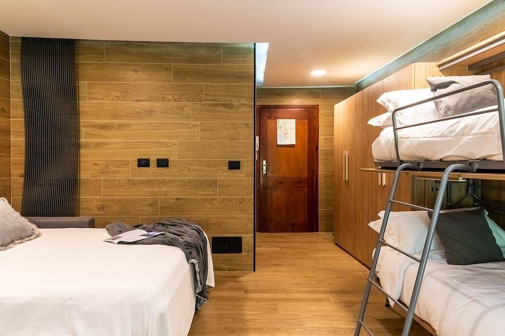 Entire apartment, Snowline Studio Lulù - Ski-in/ski-ou in Cervinia Cielo Alto, Valtournenche