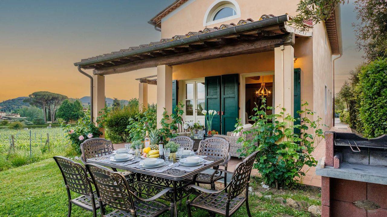 Villa for 6 Guests in Lucca, Colline Lucchesi