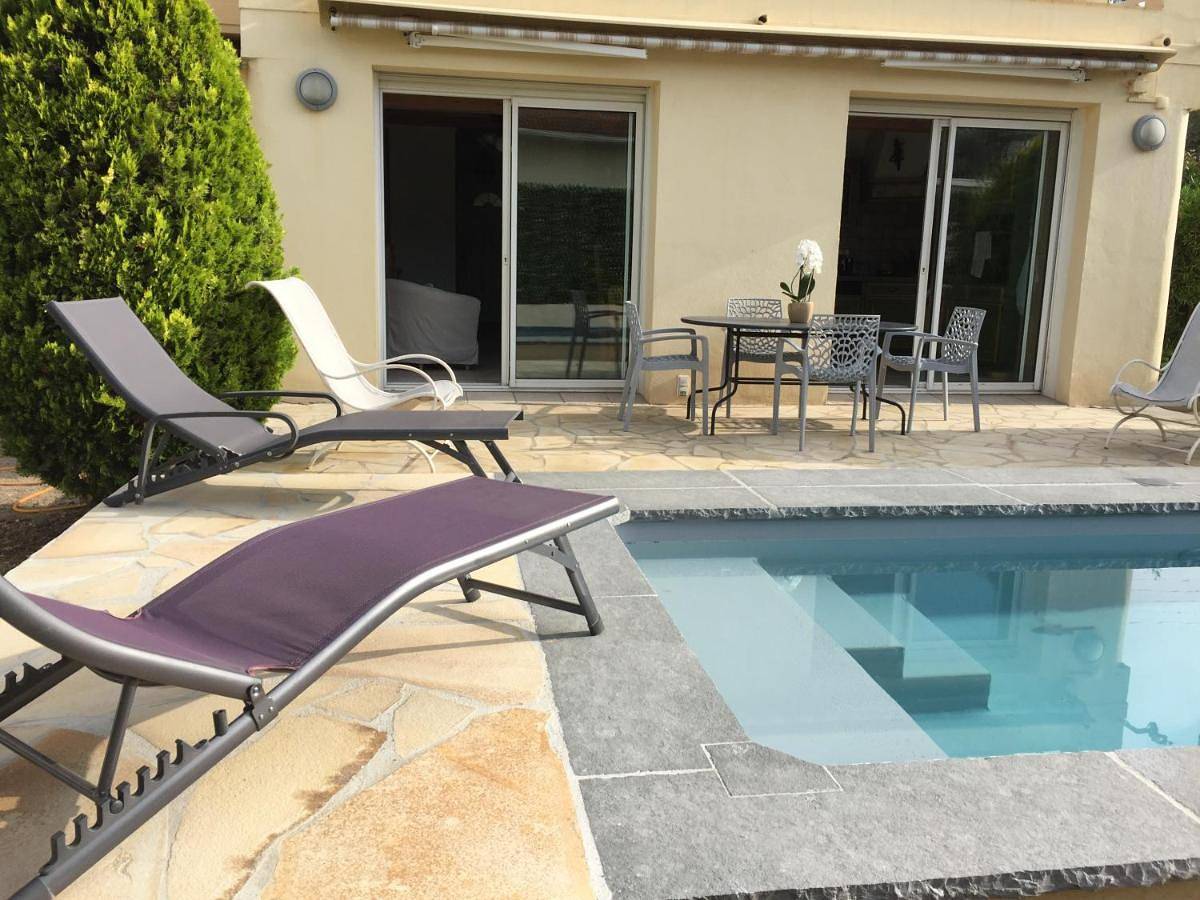 Villa L'Adret et sa piscine in Antibes, Mittelmeerküste (Frankreich)