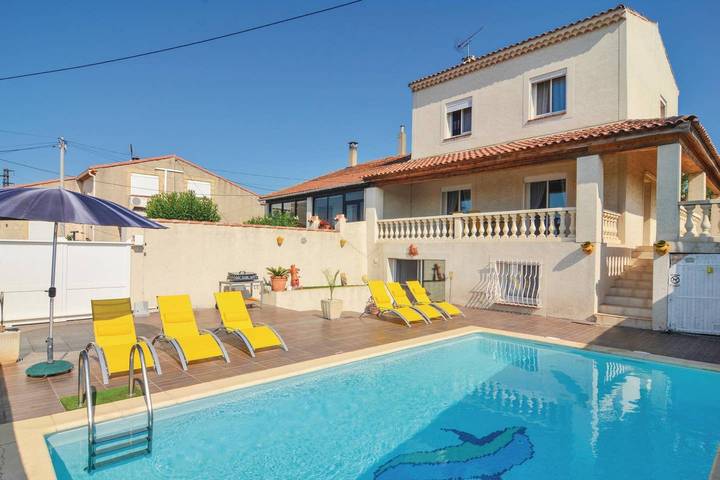 Location de vacances pour 6 personnes, avec terrasse et piscine à Port-de-Bouc