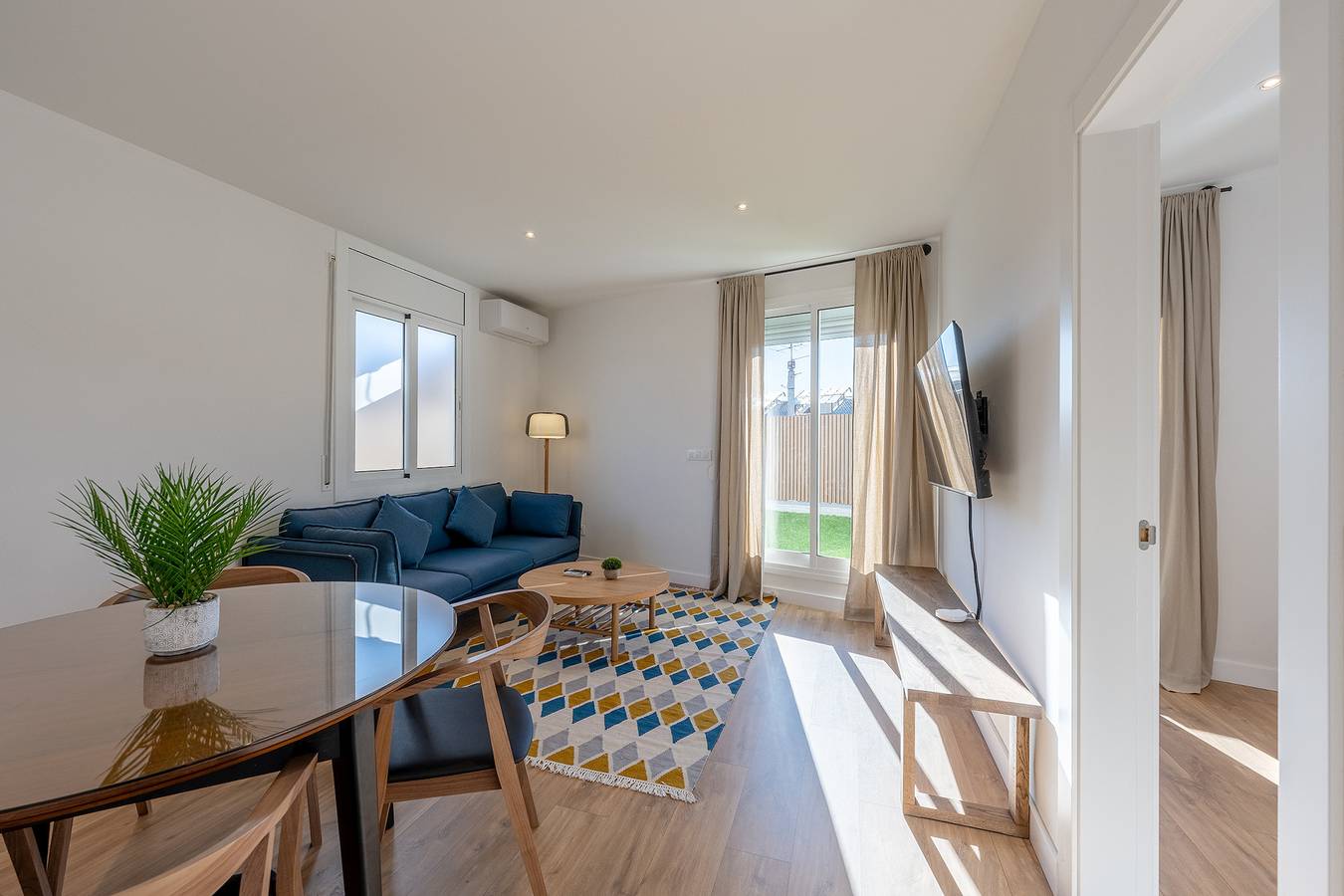 Entire apartment, Holiday apartment for 4 people with terrace in Barcelona Centre, Barcelona