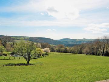 Log Cabin for 2 People in Gloucestershire, South West England, Photo 1