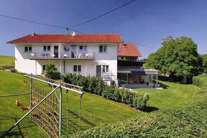 Ferienwohnung für 5 Personen, mit Balkon und Garten in Neukirch