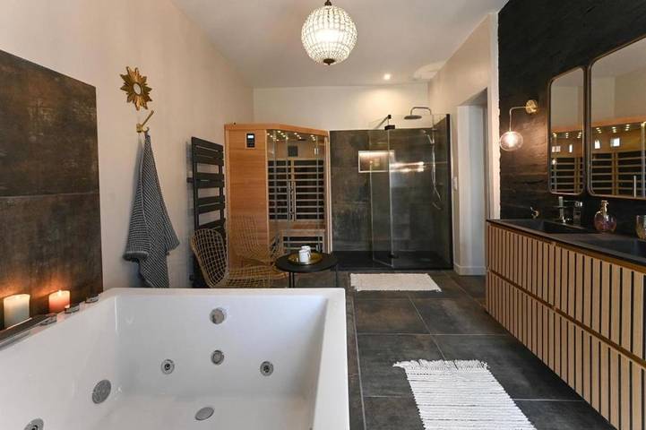 Location de vacances pour 2 personnes, avec jardin et jacuzzi ainsi que sauna et terrasse dans Fontaine-Bellenger