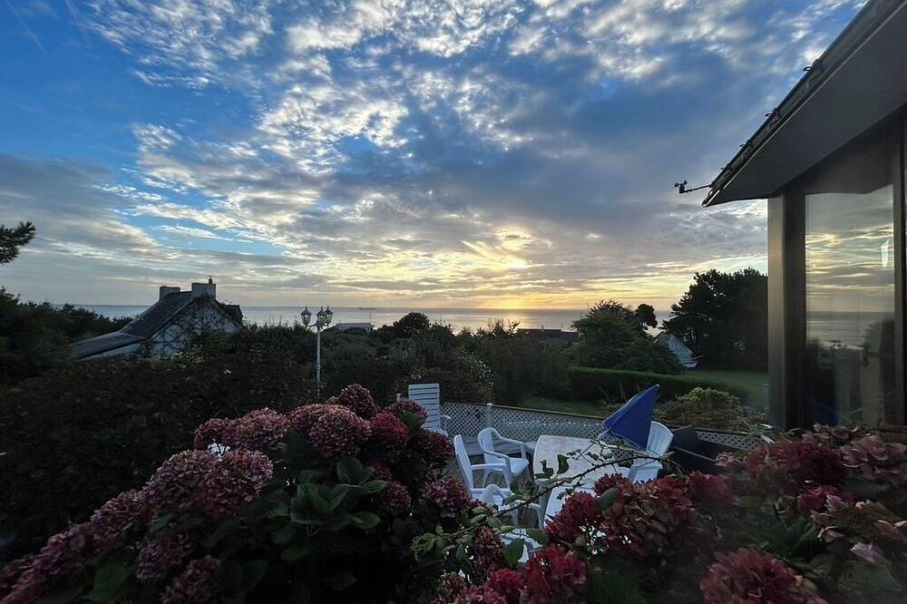 A Balcony Over The Sea 3 Beaches At The Foot Of The Villa Wahoo!!!!! in Port Tudy, Groix