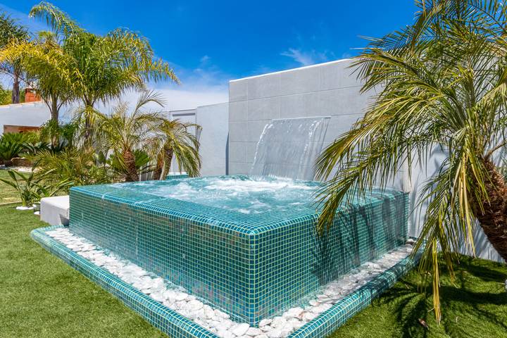 Location de vacances pour 10 personnes, avec terrasse et jardin dans Olhos de Água - 4