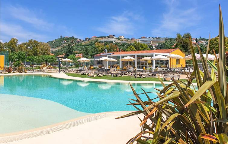 Ferienhaus für 4 Personen, mit Pool und Garten