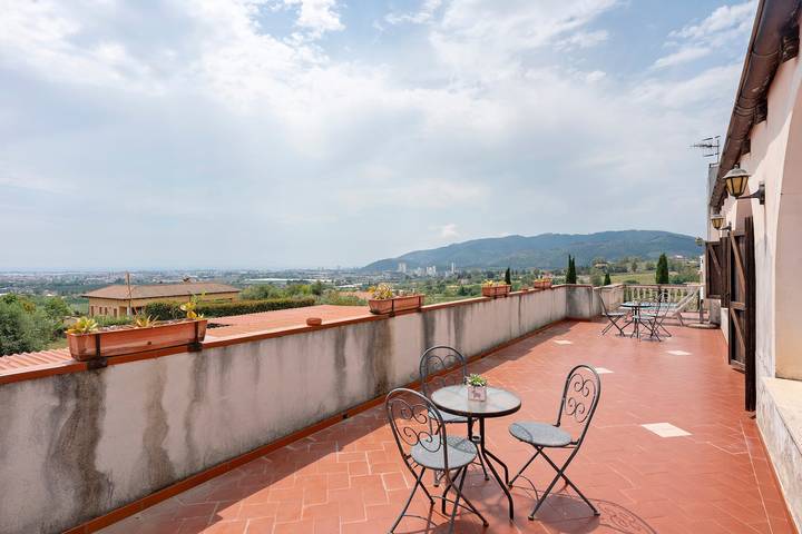 Vacation rental for 4 people, with balcony and yard in Campania
