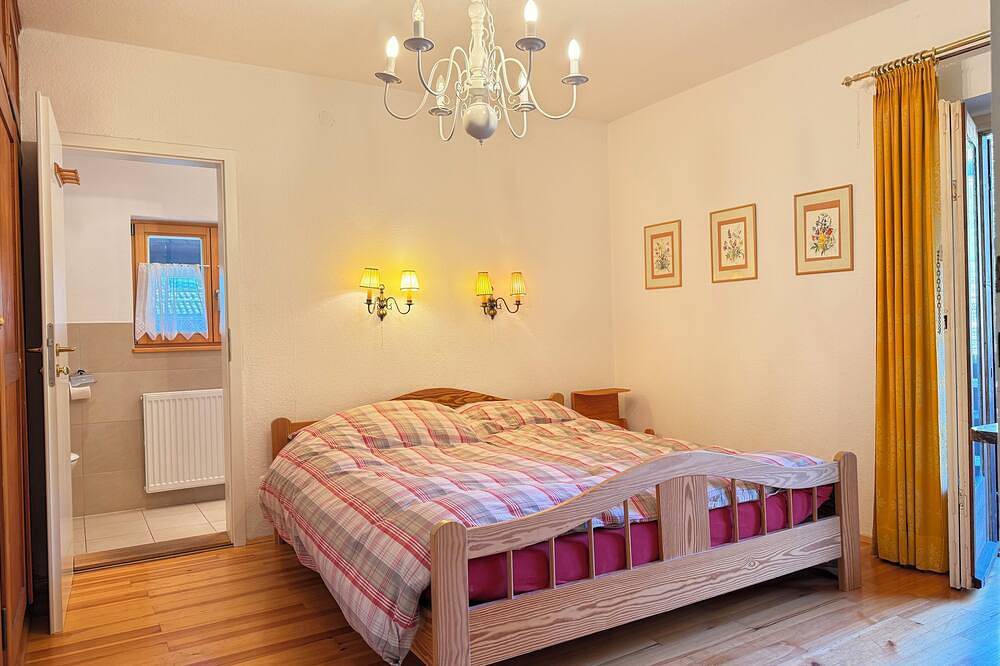 Für Sie allein: Tegernseer Landhaus mit Berg/Seeblick auf 2800m2 Grundstück in Bayerische Alpen