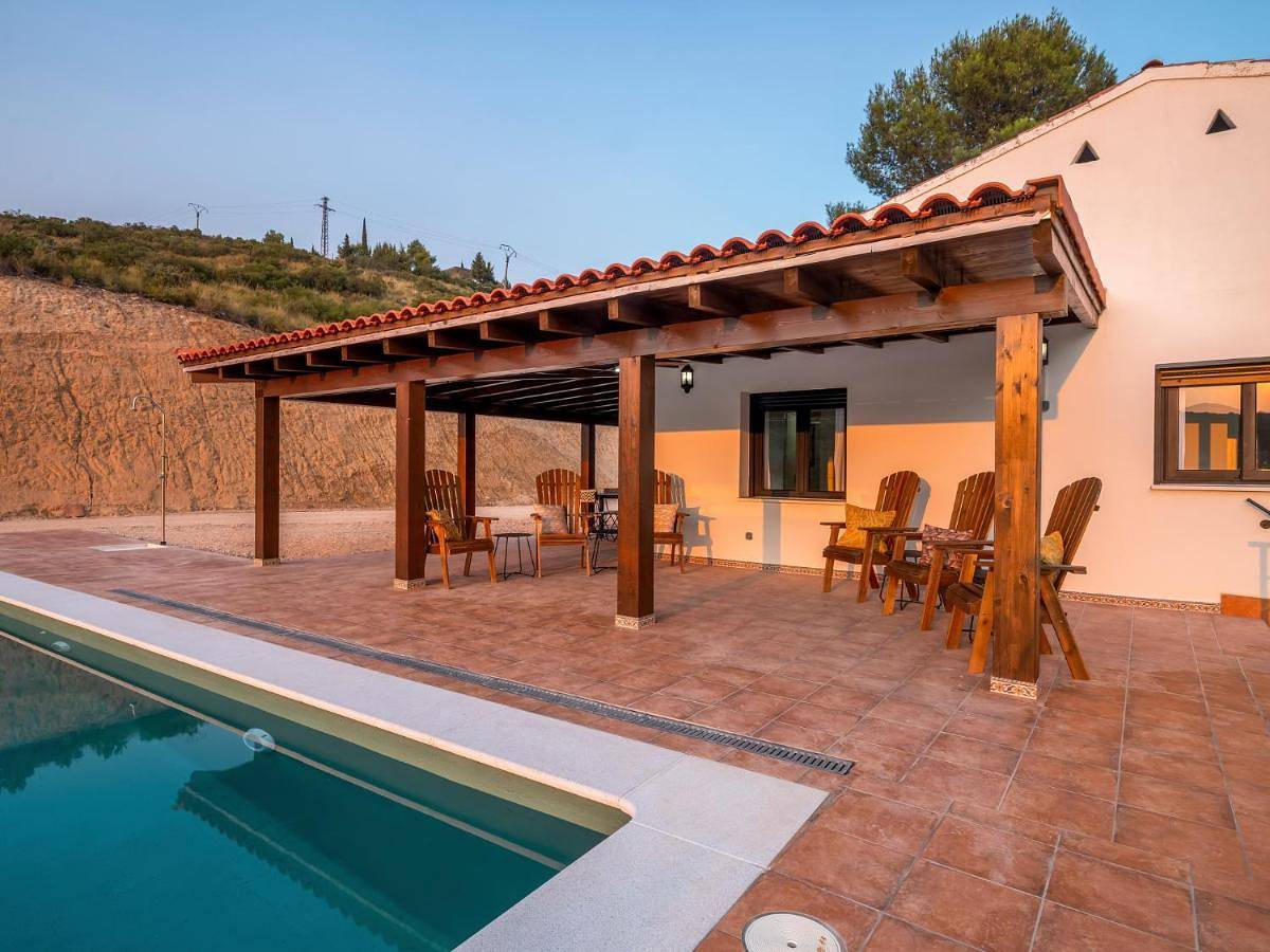 Casa Clarita hasta 21 personas, piscina a 40 min de Madrid y aeropuerto in Perales de Tajuña, Provincia de Madrid