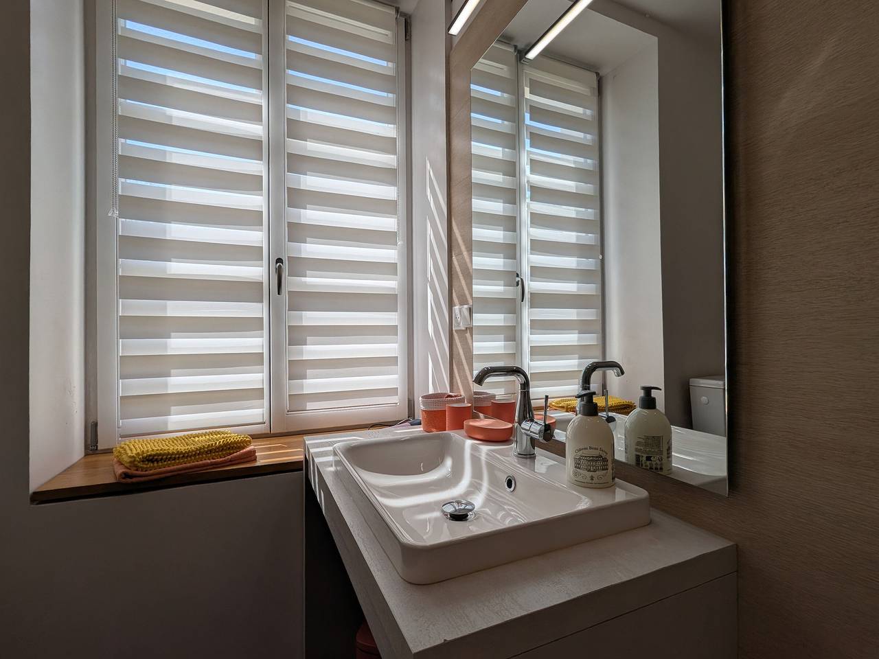 Chambre Accessible et Confortable avec Douche à l'Italienne à Valençay in Valençay, Vallée de la Loire