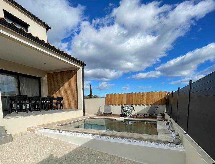 Location de vacances pour 6 personnes, avec vue ainsi que piscine et jardin à Sanilhac-Sagriès - 2