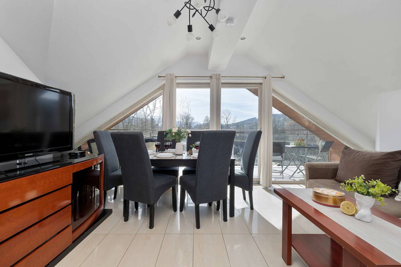 Entire apartment, Elegant Apartment | 3 Bedrooms, Pool and Sauna in Zakopane, Carpathians (Poland)