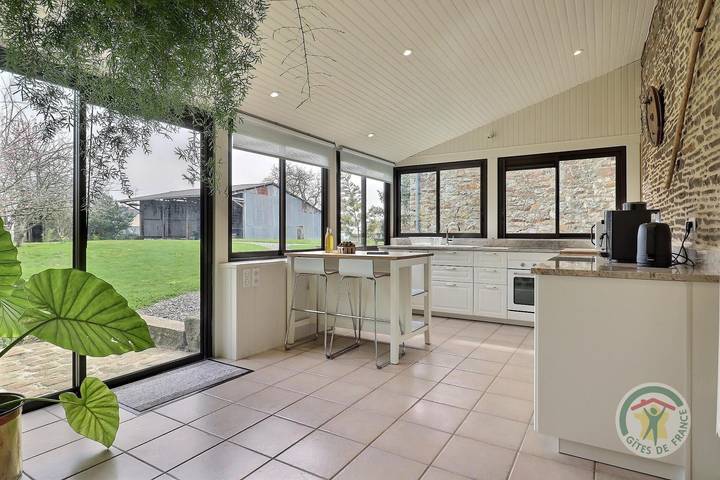 Gîte pour 6 personnes, avec jardin à Bazouges-la-Pérouse - 2