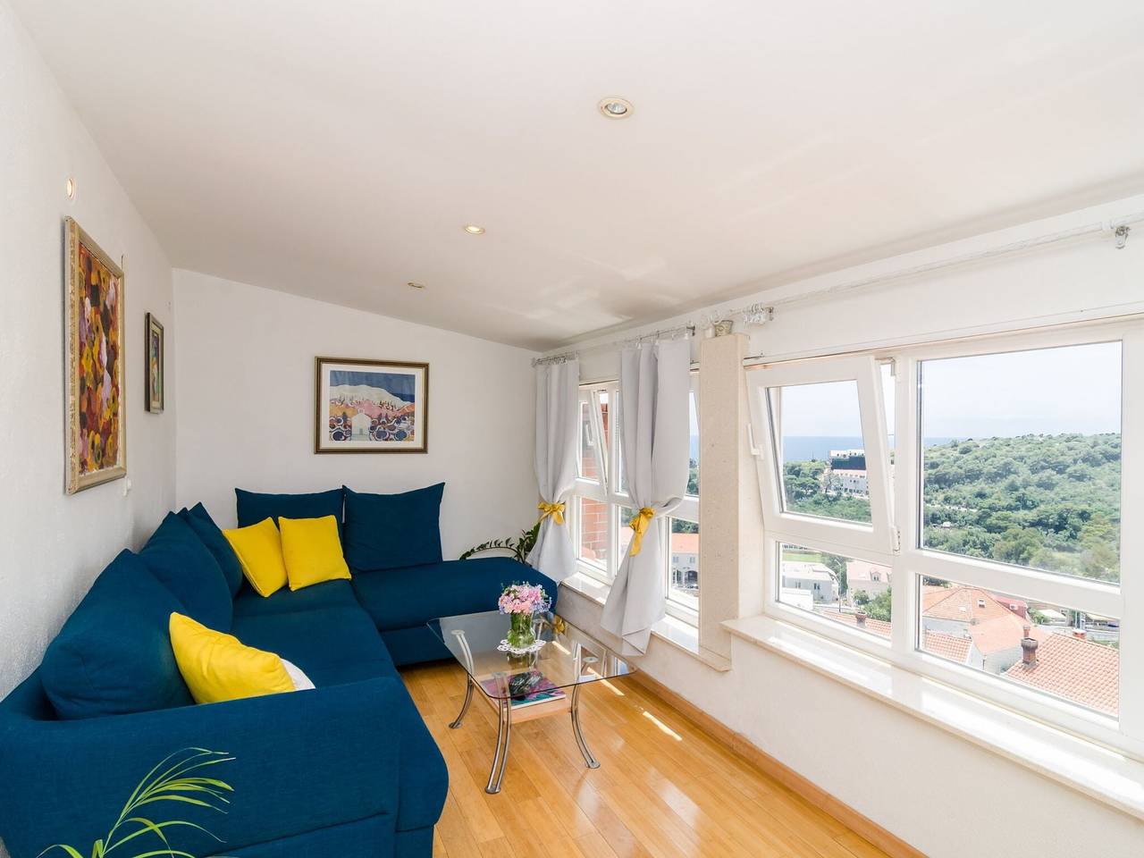 Entire apartment, Apartment Emma - Two Bedroom Apartment with Balcony and Sea View in Dubrovnik, Grad Dubrovnik