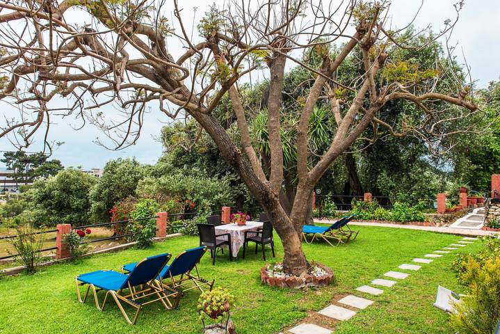 Entire apartment, Studio Apartment "Bozikis" with Wi-Fi, Garden und Balcony in Paleokastritsa, Corfu