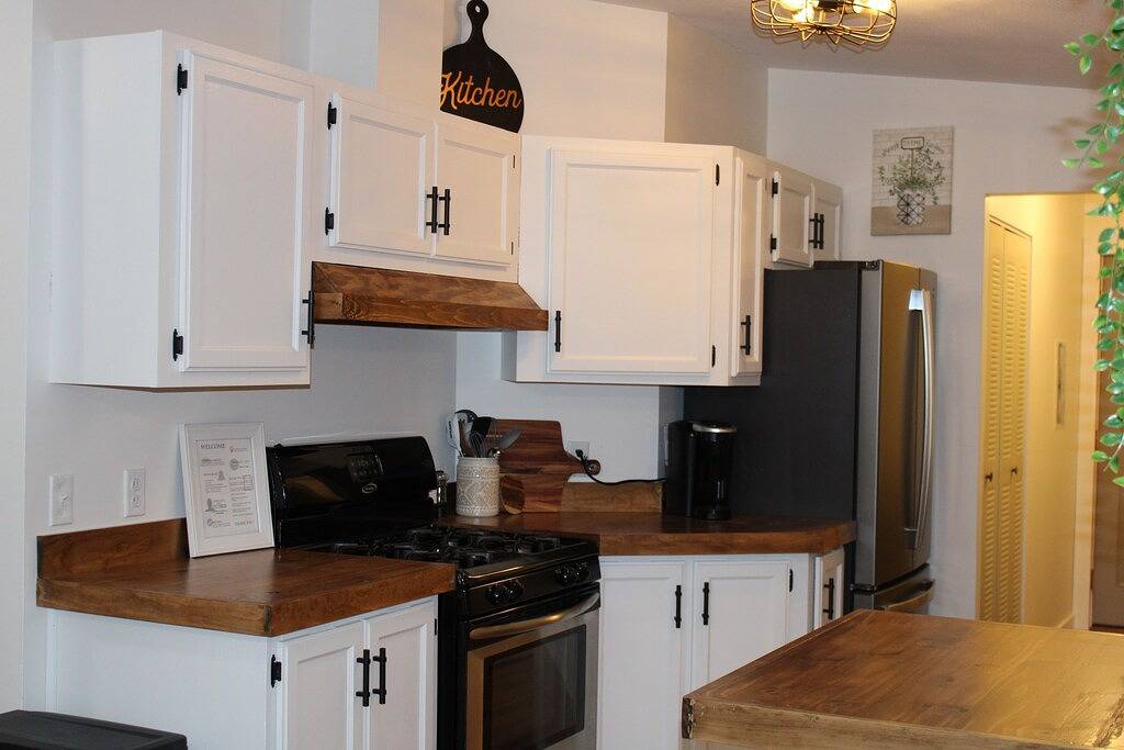 Quiet Family Friendly Home on Gravel Road --- 25 min from Lake Huron in Sanilac County