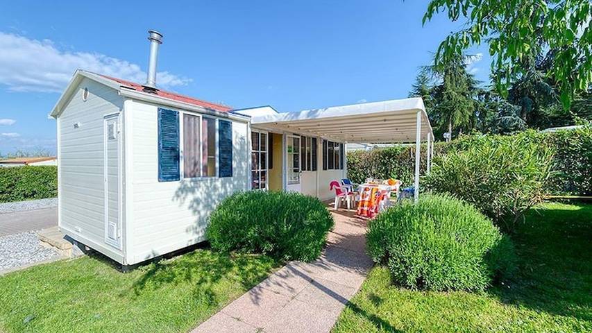 Camping car pour 4 personnes, avec terrasse et piscine à Peschiera del Garda