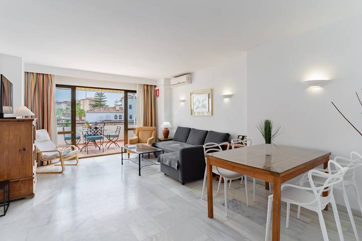 Entire apartment, Apartment 'Puebla Lucia Fuengirola' with Shared Pool, Wi-Fi and Air Conditioning in Fuengirola Centre, Fuengirola