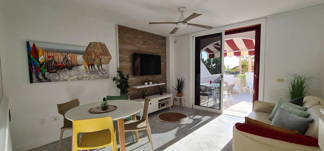 Apartamento entero, One-Bedroom Apartment in Playa del Búnker (Arona), Arona 