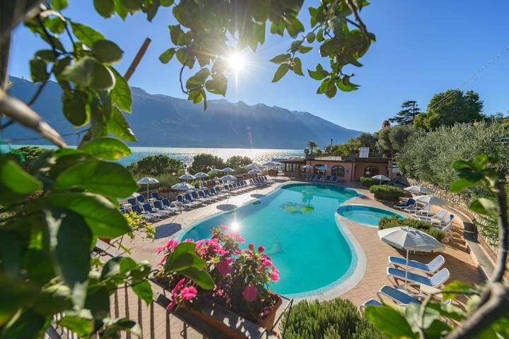 Camping für 6 Personen, mit Terrasse und Garten sowie Pool in Limone sul Garda